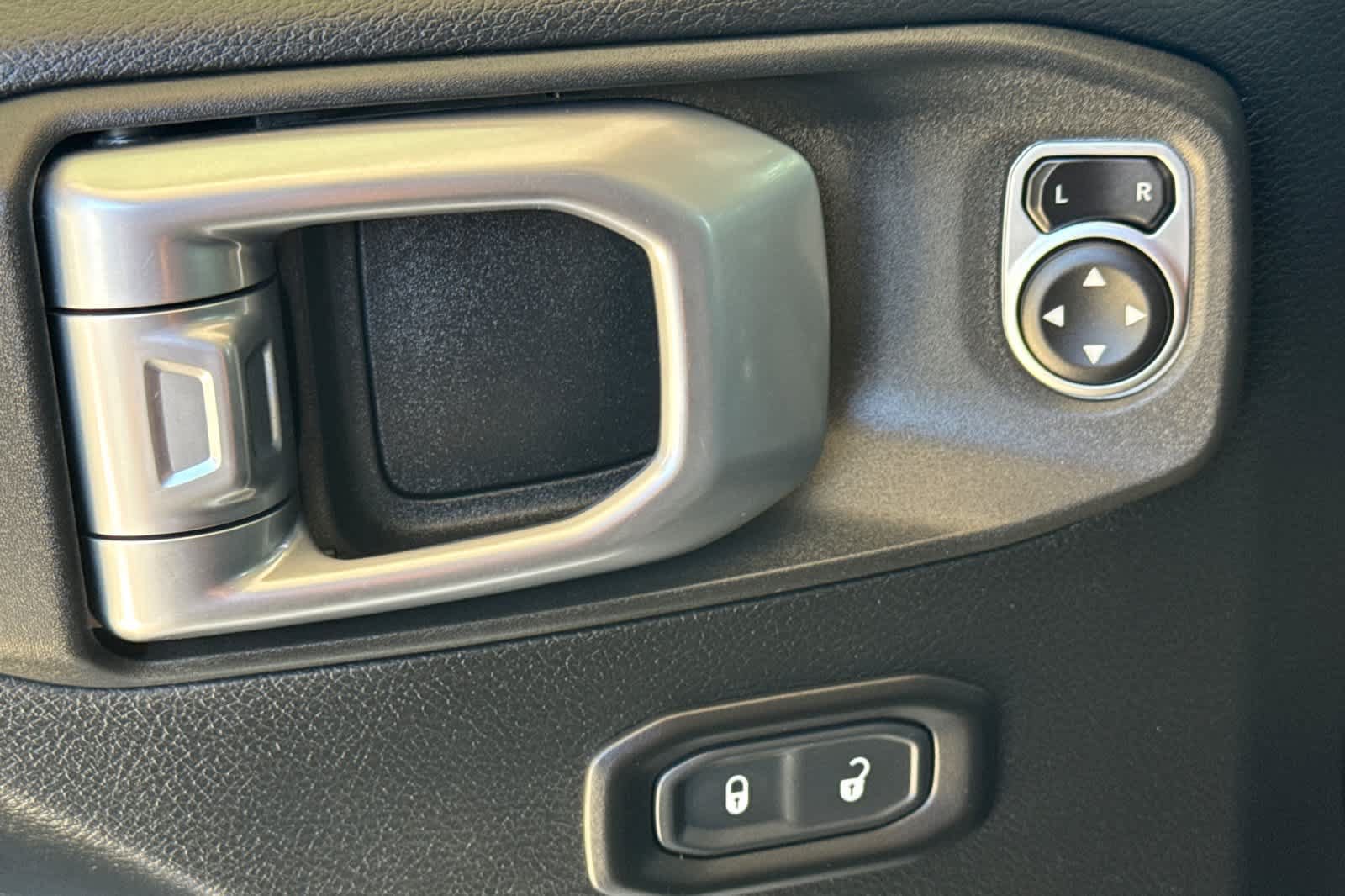Used 2020 Jeep Wrangler Unlimited Sport AWD/4WD image 13