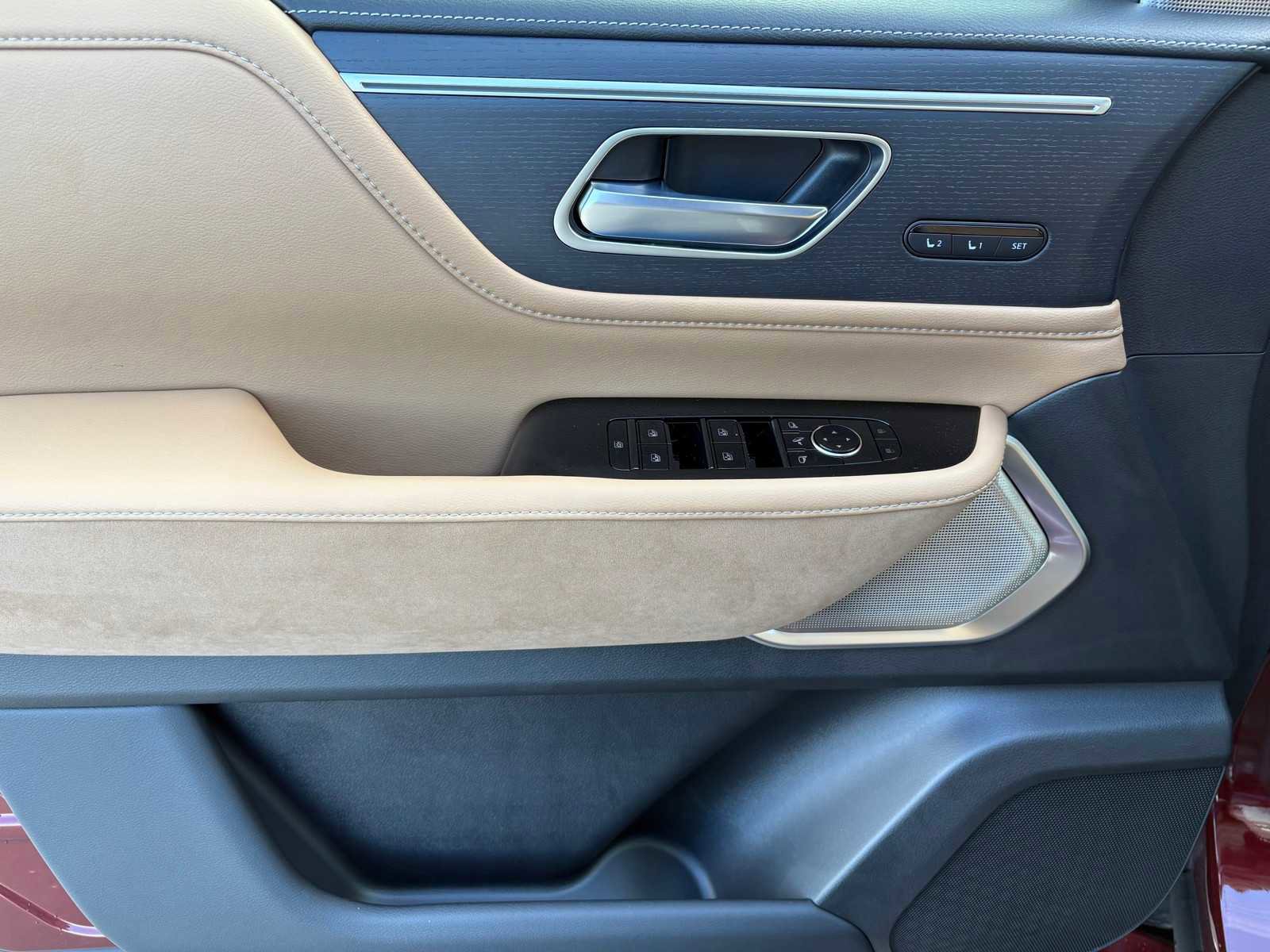 New 2025 INFINITI QX80 Sensory image 13