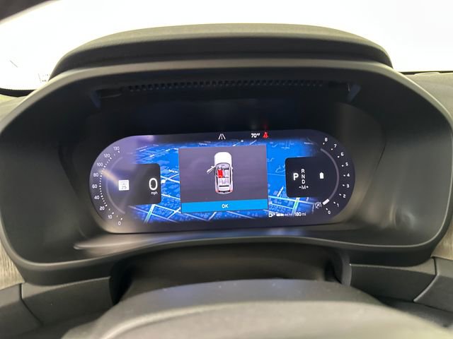Used 2023 Volvo XC40 B5 Plus AWD/4WD image 17