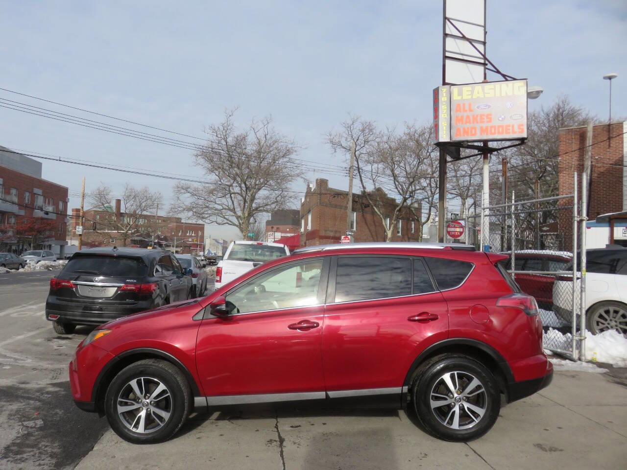 Used 2016 Toyota RAV4 XLE AWD/4WD image 7