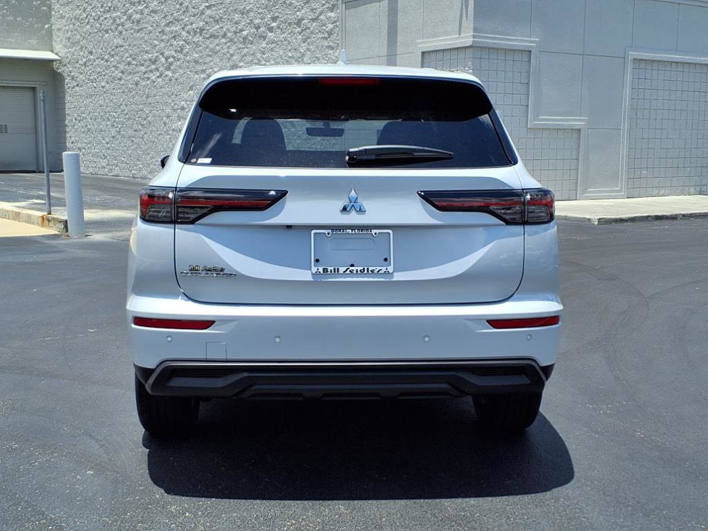 New 2025 Mitsubishi Outlander ES image 5