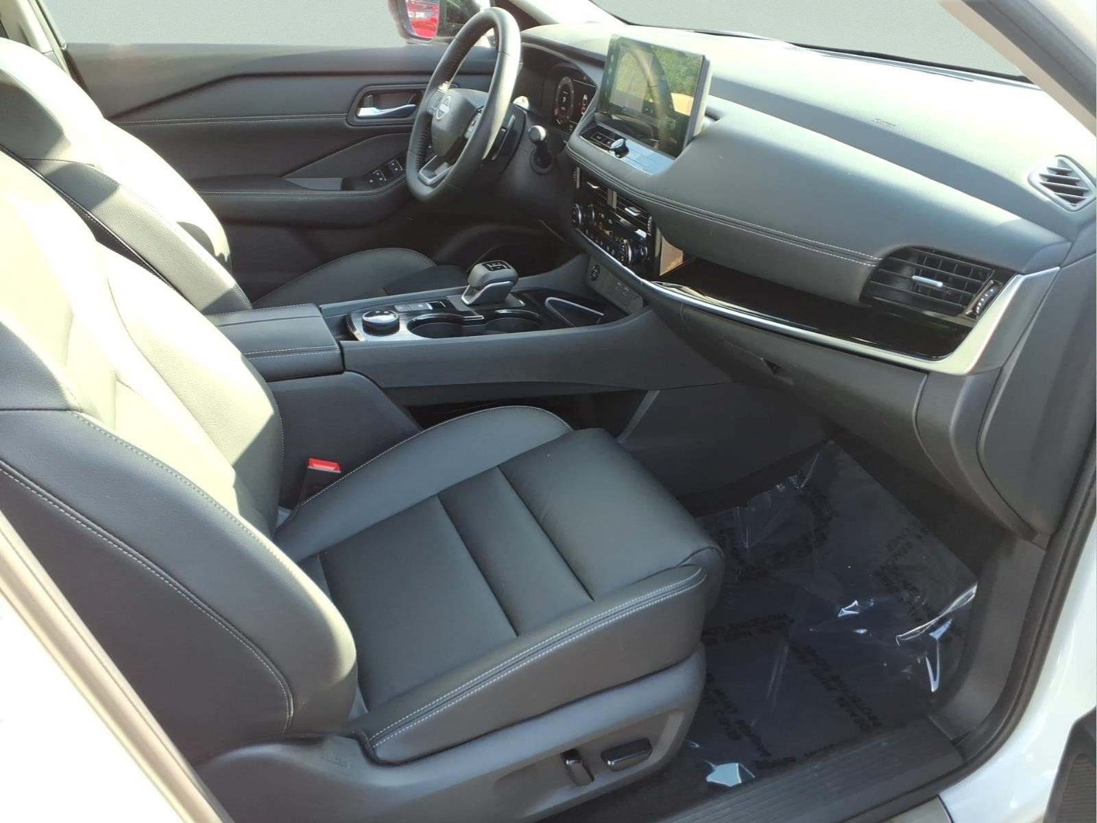 Certified 2025 Nissan Rogue SL w/ Tech Package AWD/4WD image 29