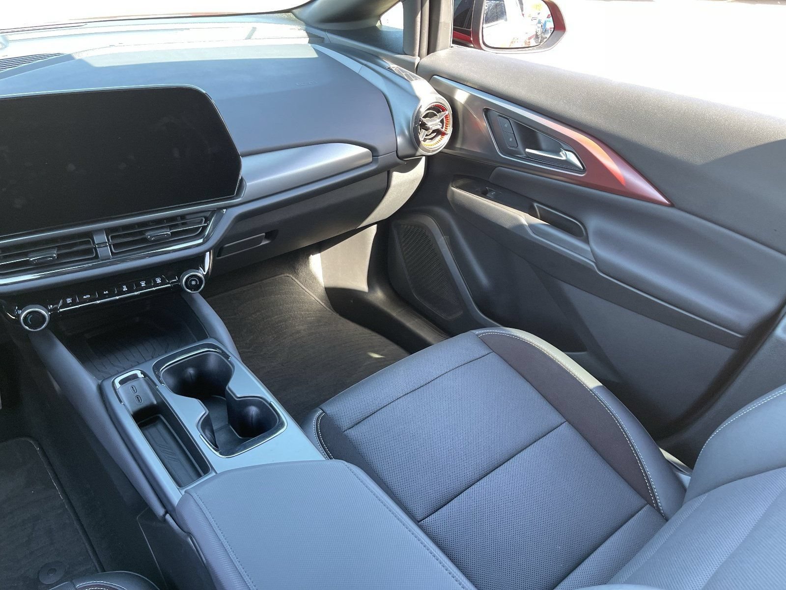 Certified 2024 Chevrolet Equinox EV RS FWD image 17