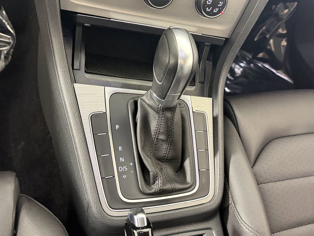 Used 2015 Volkswagen Golf SE w/ Lighting Package image 31