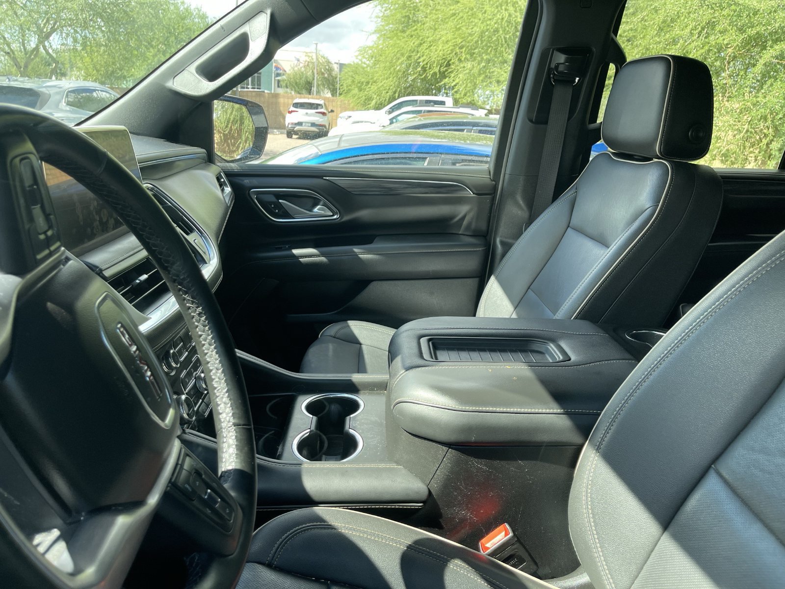 Used 2023 GMC Yukon SLT RWD image 10