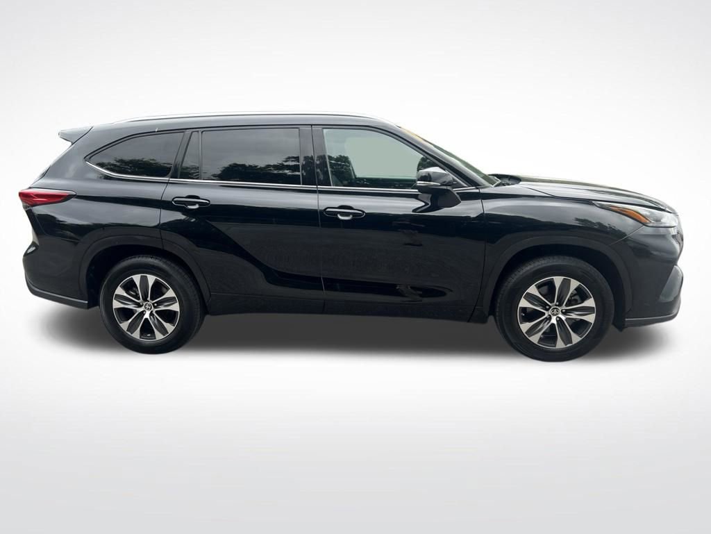 Used 2020 Toyota Highlander XLE FWD image 4