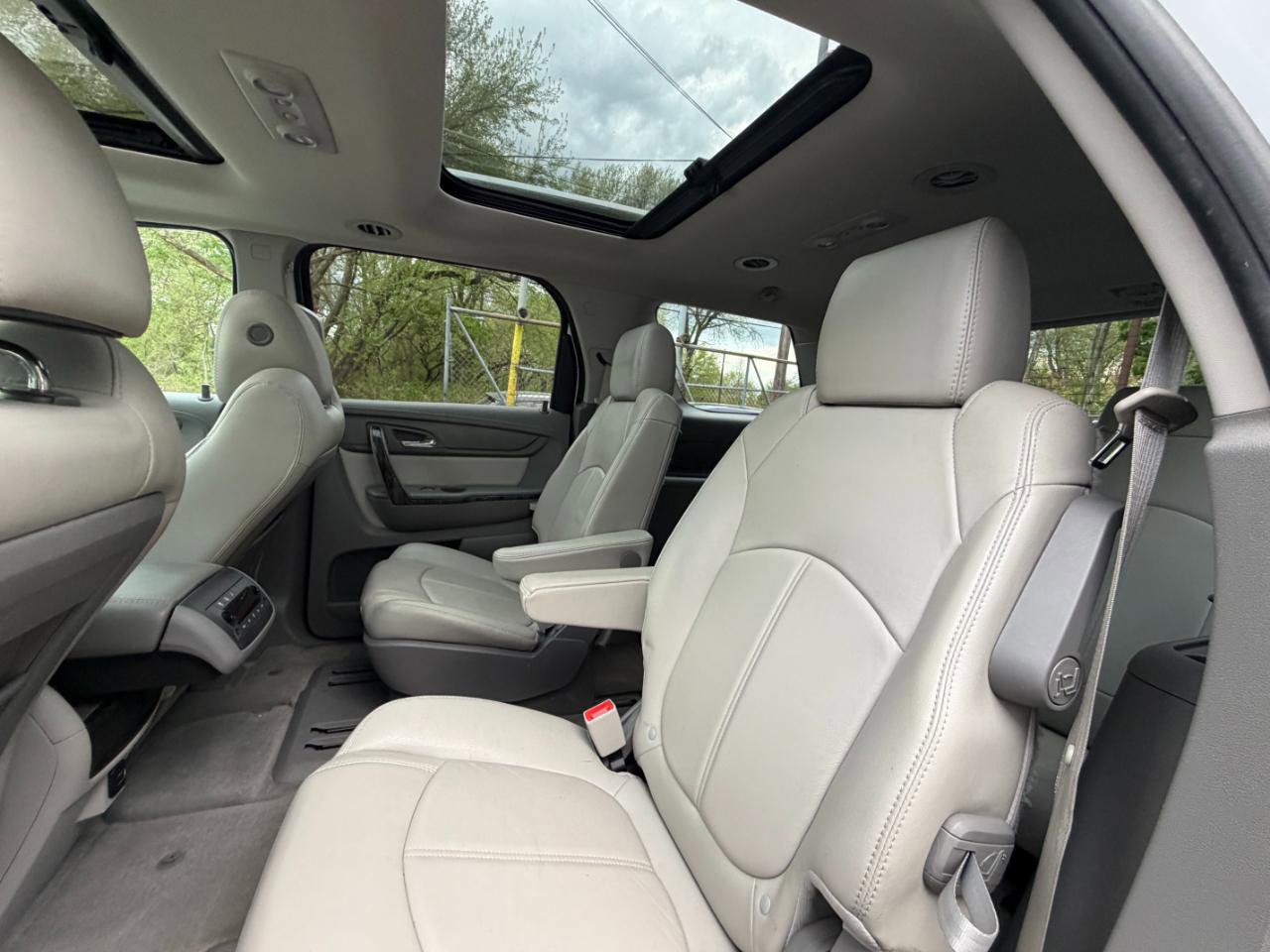 Used 2017 GMC Acadia Limited SLT image 27