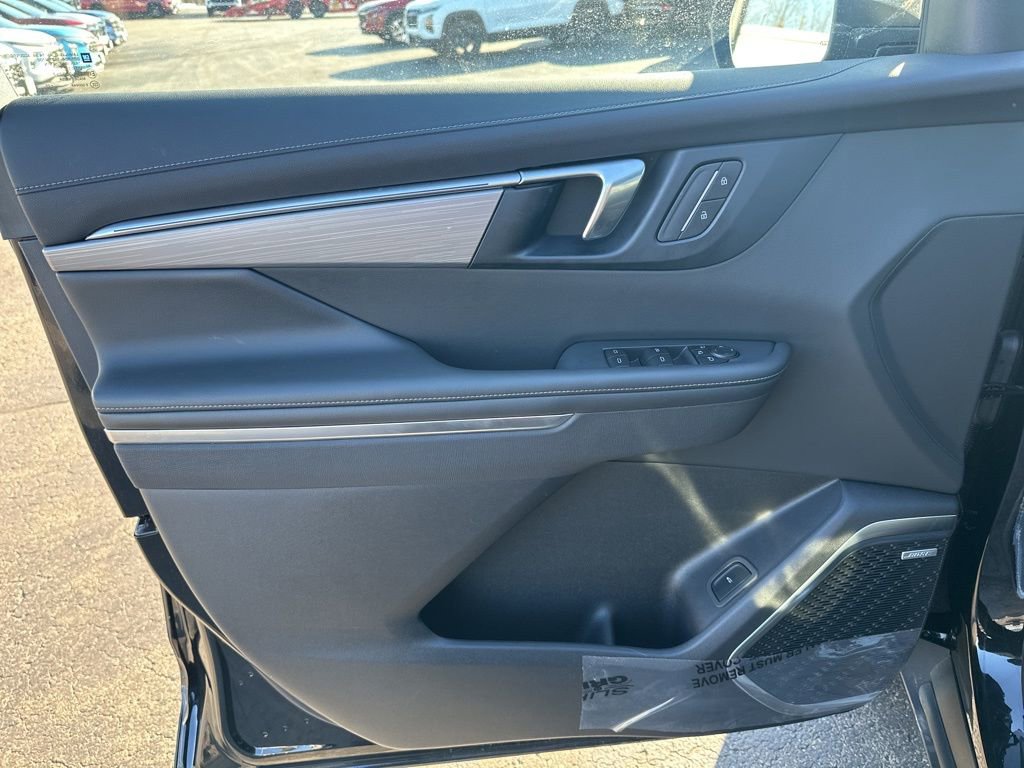 Used 2025 Buick Enclave Preferred image 17