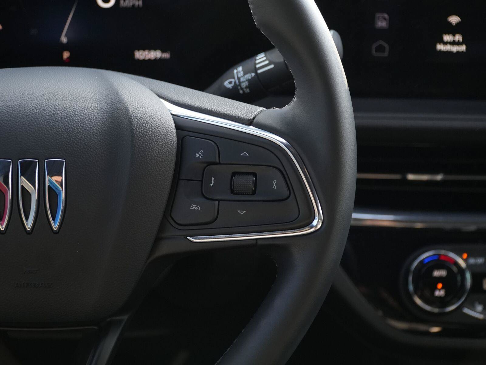 Used 2025 Buick Envista Sport Touring w/ Convenience I Package FWD image 22