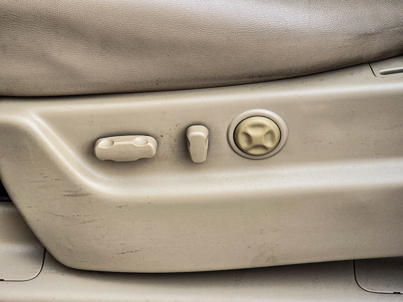 Used 2014 Cadillac Escalade Luxury AWD/4WD image 14