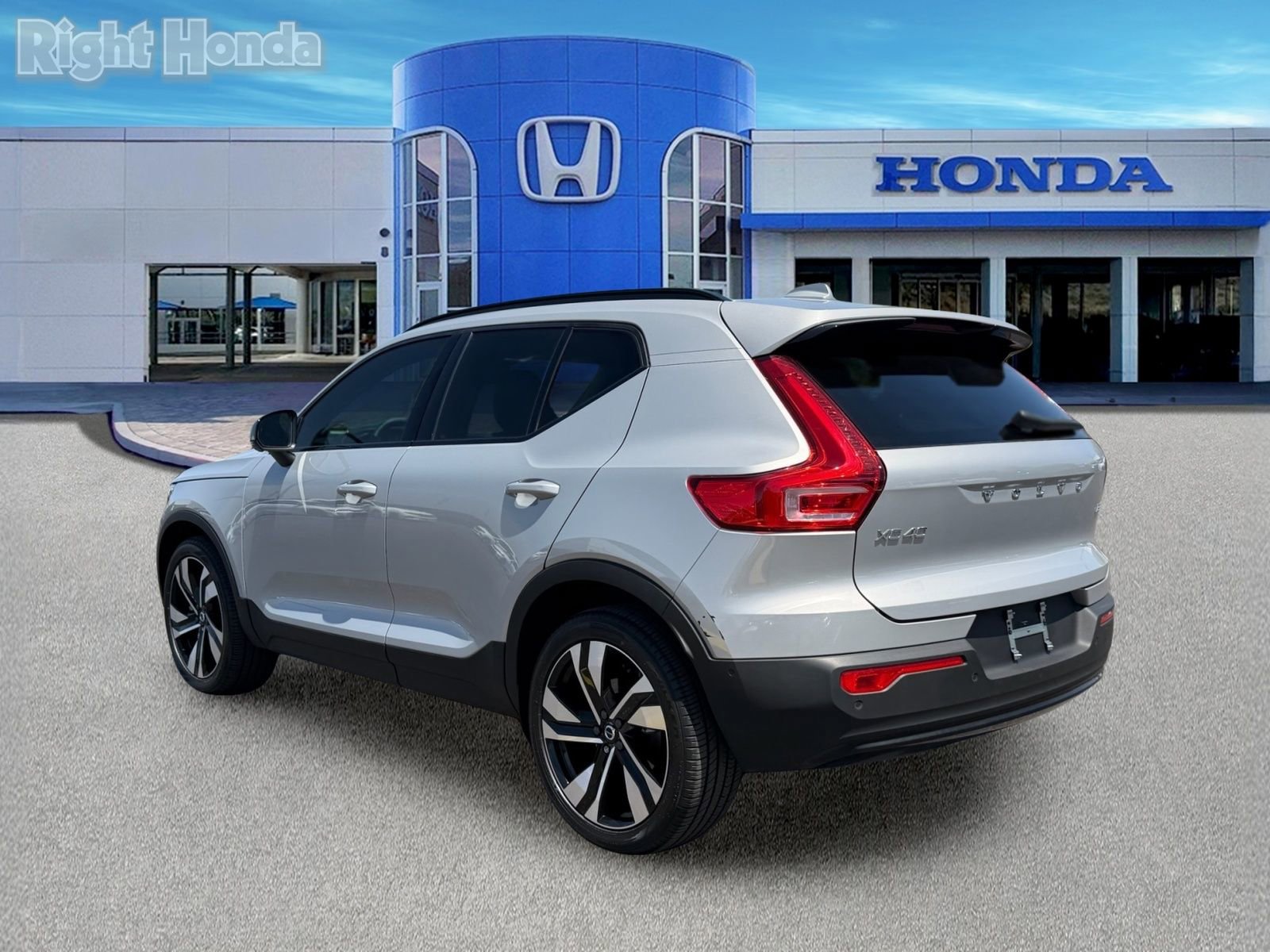 Used 2023 Volvo XC40 B5 Ultimate w/ Protection Package Premier AWD/4WD image 4