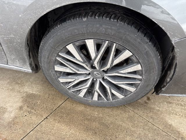 Used 2024 Nissan Altima 2.5 SV image 11