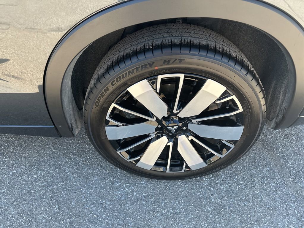 Used 2025 Mitsubishi Outlander SEL image 13