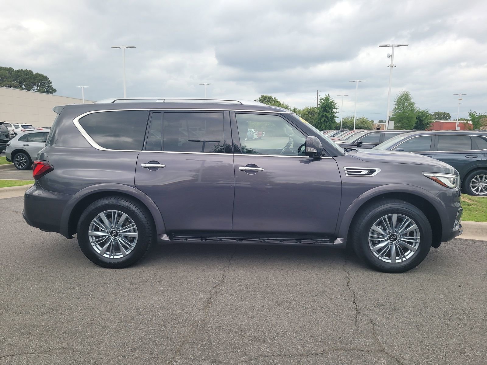 Used 2024 INFINITI QX80 Luxe AWD/4WD image 2