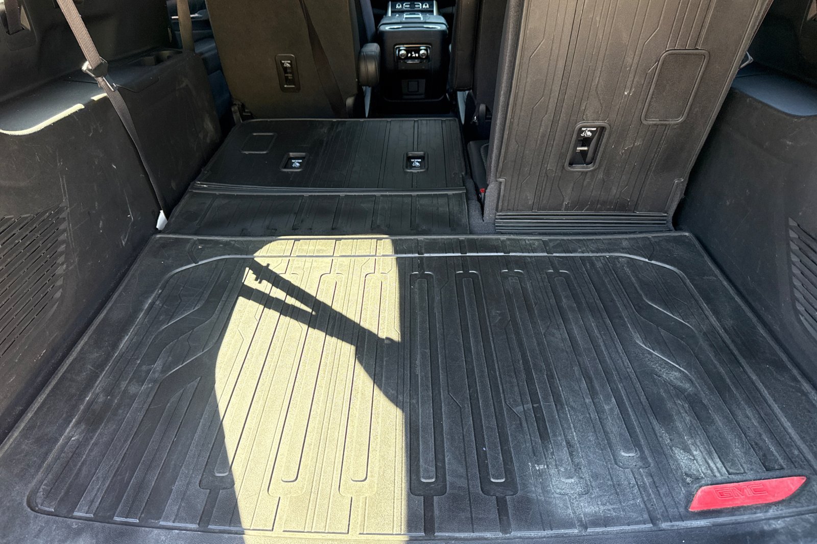 Used 2022 GMC Yukon XL Denali AWD/4WD image 18