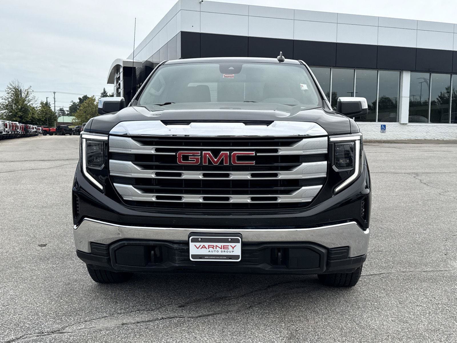 Used 2022 GMC Sierra 1500 SLE AWD/4WD image 2