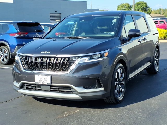 Used 2023 Kia Carnival EX FWD image 2