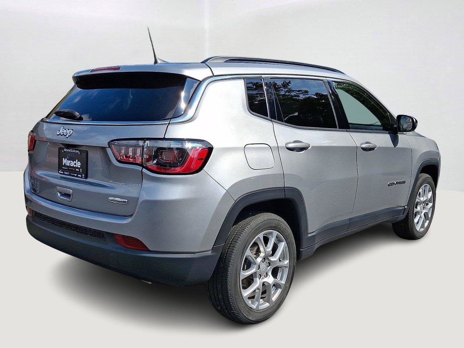 Used 2023 Jeep Compass Latitude AWD/4WD image 6