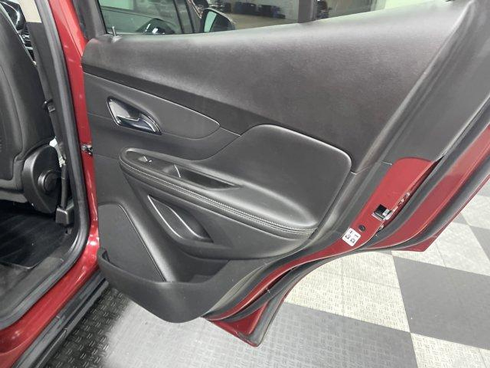 Used 2021 Buick Encore Preferred AWD/4WD image 14