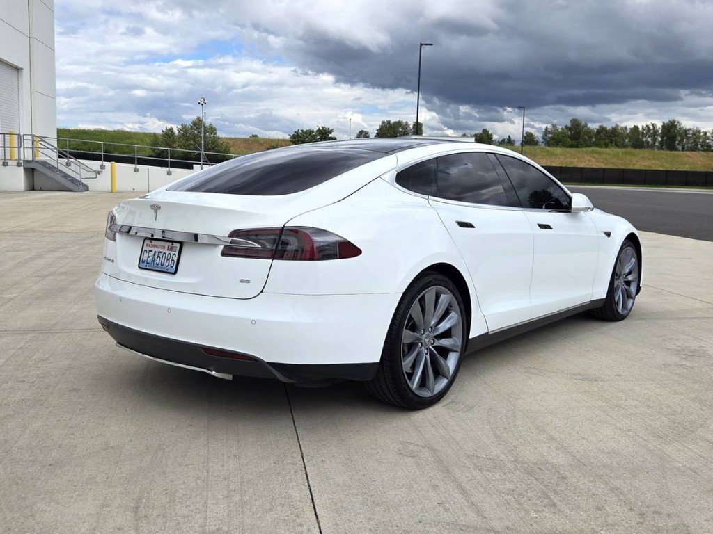 Used 2014 Tesla Model S 85 RWD image 5