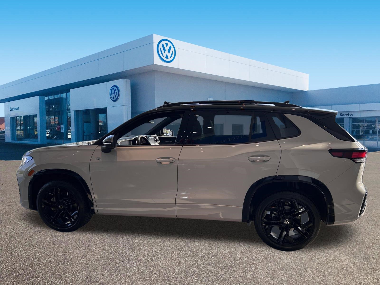 New 2026 Volkswagen Tiguan SE R-Line image 2