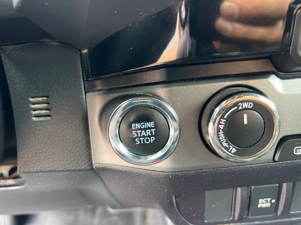 Used 2018 Toyota Tacoma TRD Sport AWD/4WD image 17