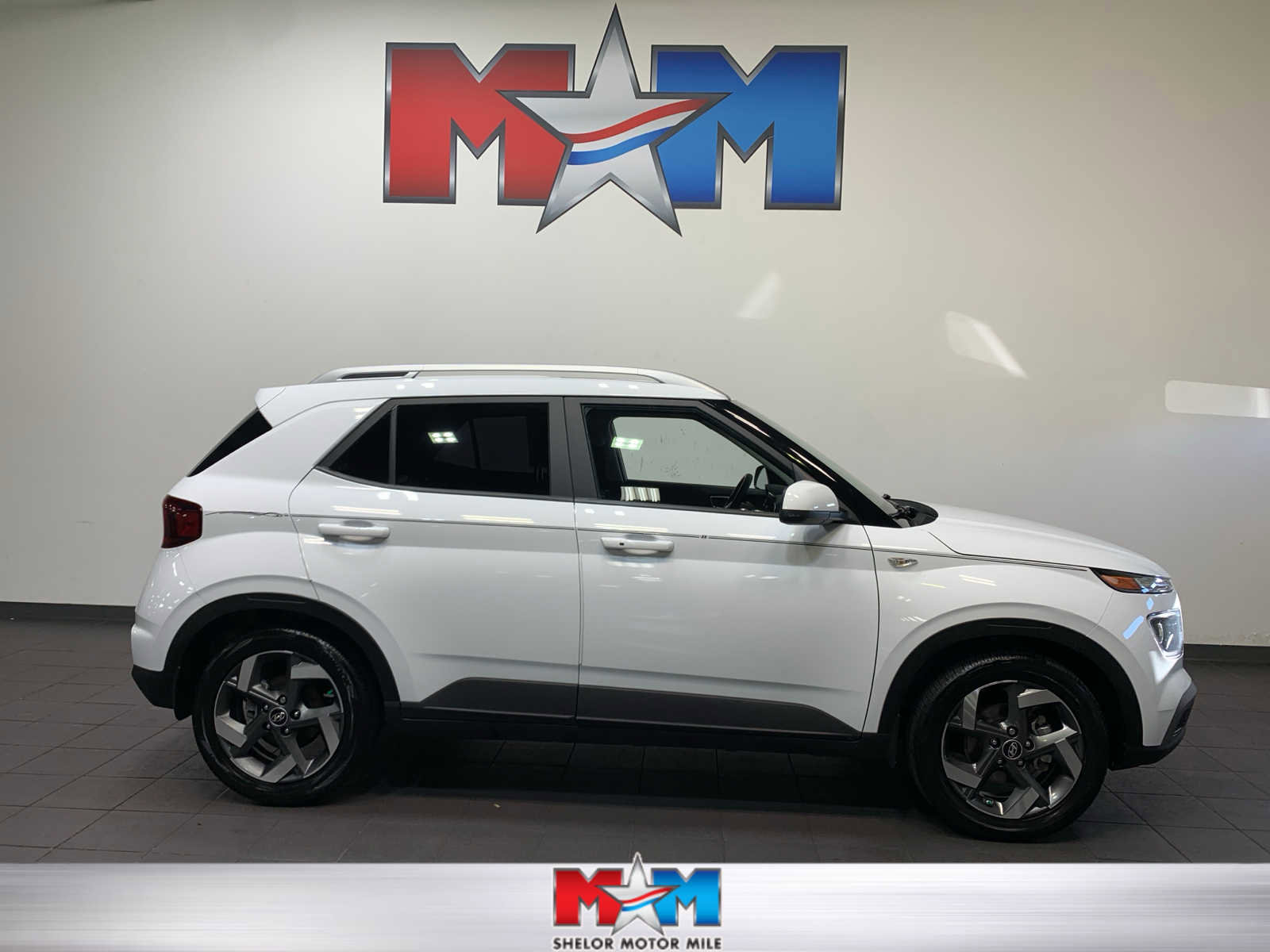 Used 2020 Hyundai Venue SEL w/ Convenience + Premium Package image 1