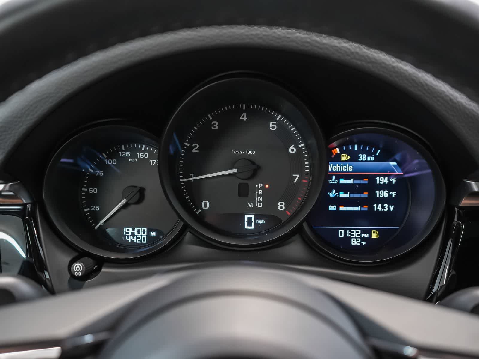 Certified 2024 Porsche Macan AWD/4WD image 27