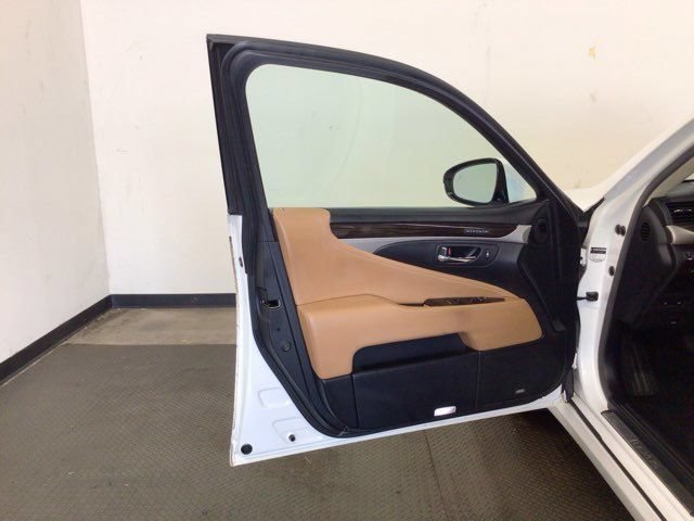 Used 2013 Lexus LS 460 w/ Comfort Pkg RWD image 7
