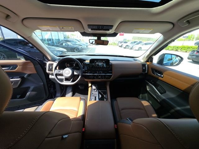 Used 2025 Nissan Pathfinder Platinum w/ Cargo Package image 26