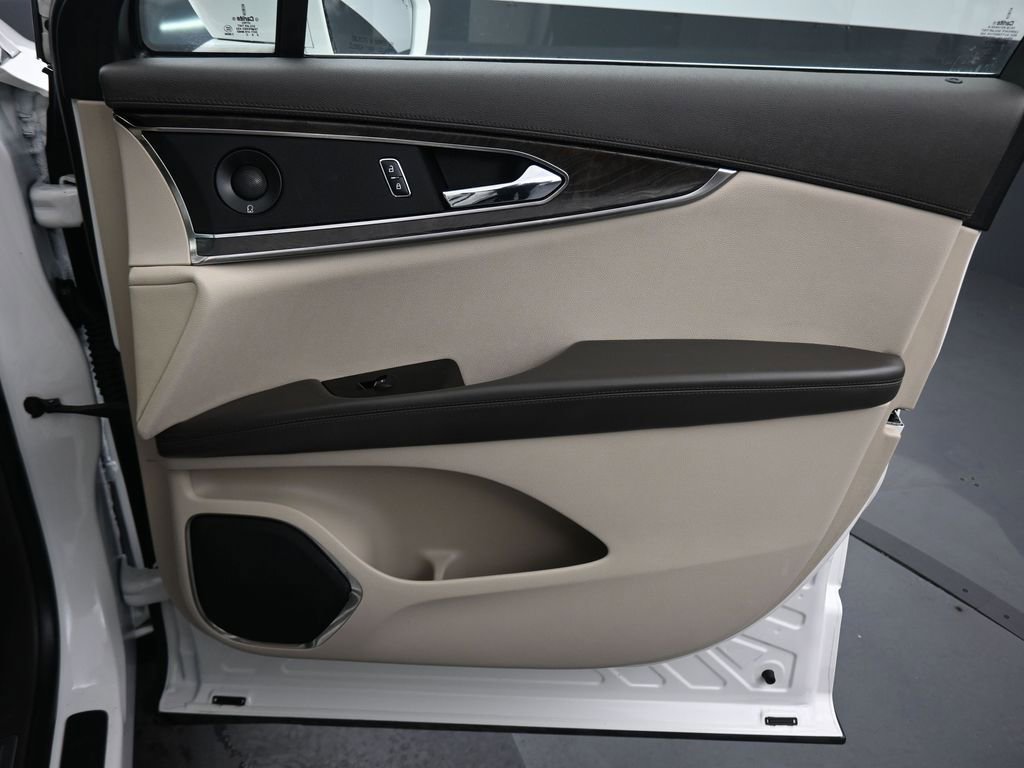 Used 2020 Lincoln Nautilus Reserve w/ Equipment Group 201A FWD image 46