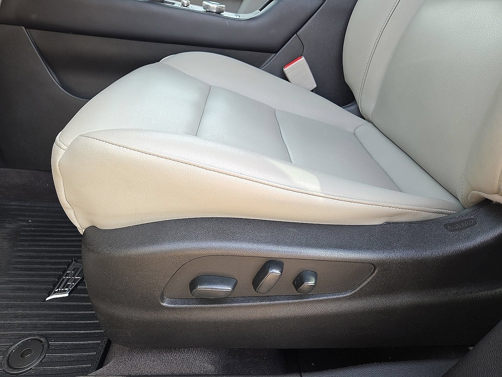 Used 2023 Cadillac XT4 Luxury FWD image 25