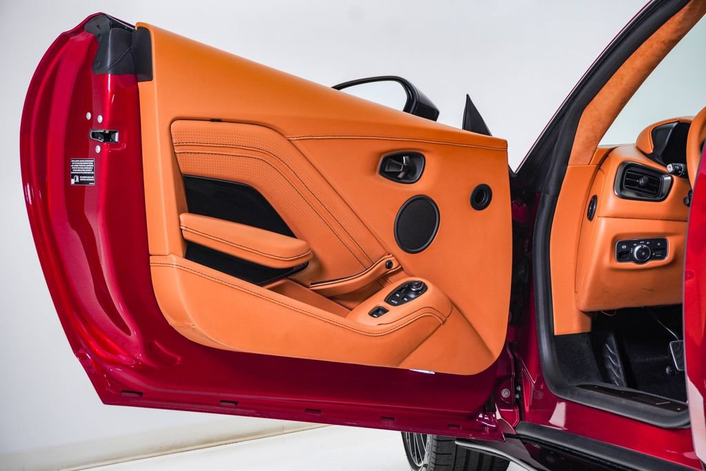 Used 2023 Aston Martin V8 Vantage Roadster RWD image 34
