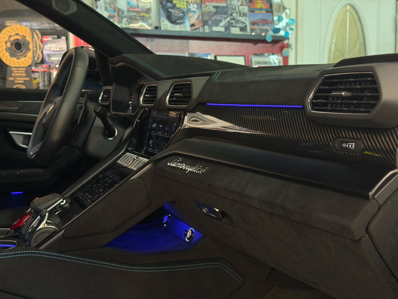 Used 2024 Lamborghini Urus Performante AWD/4WD image 33