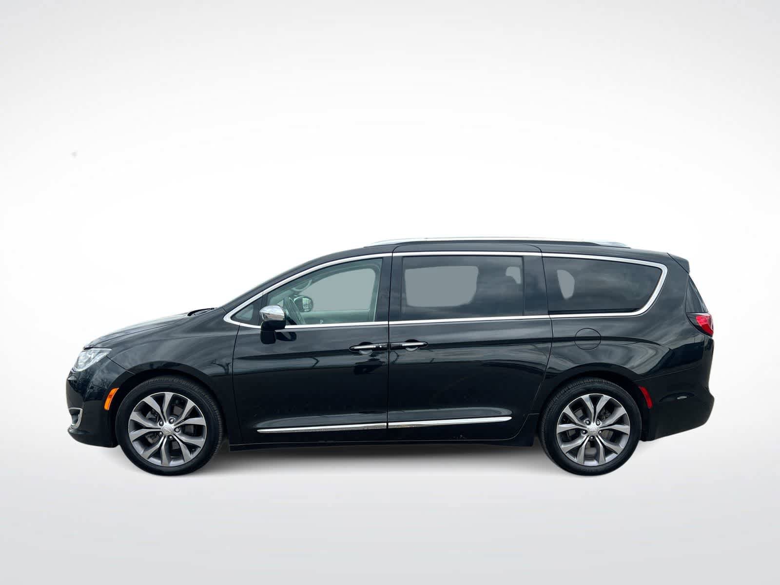 Used 2019 Chrysler Pacifica Limited w/ Tire & Wheel Group FWD image 5