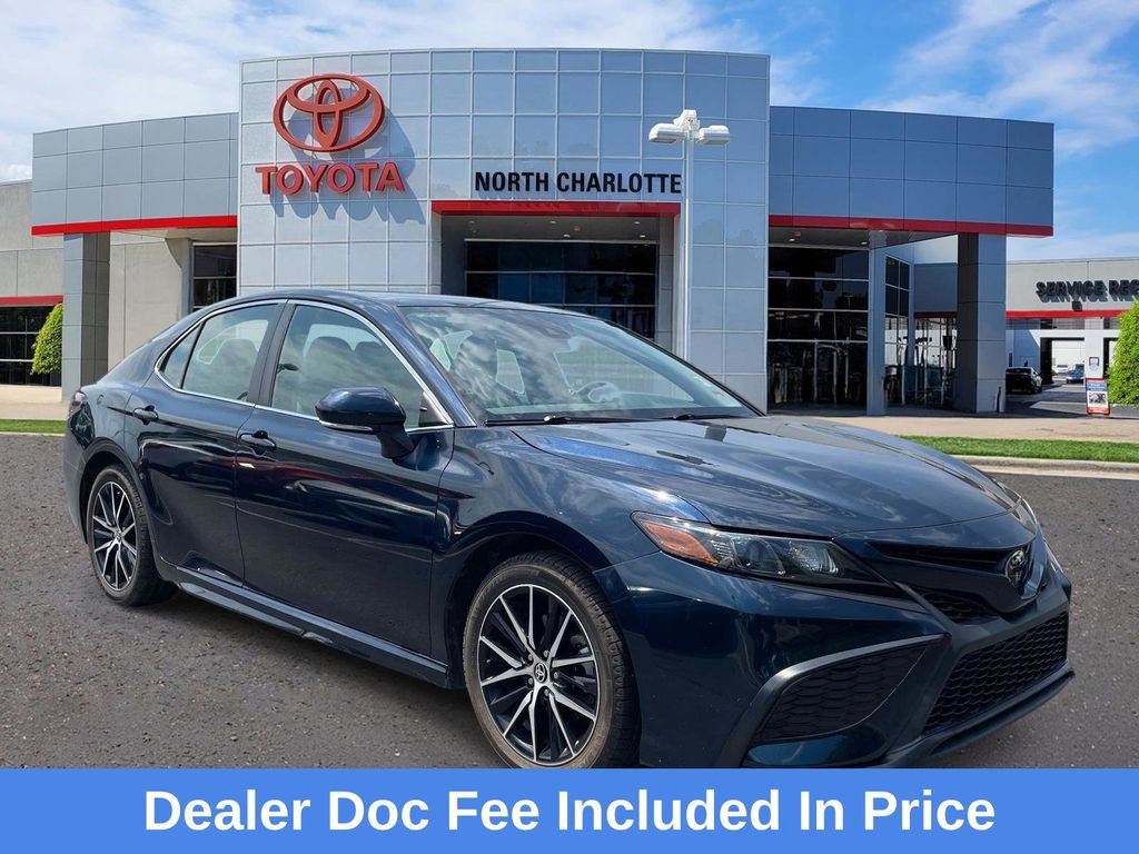 Used 2021 Toyota Camry SE w/ Convenience Package FWD image 1