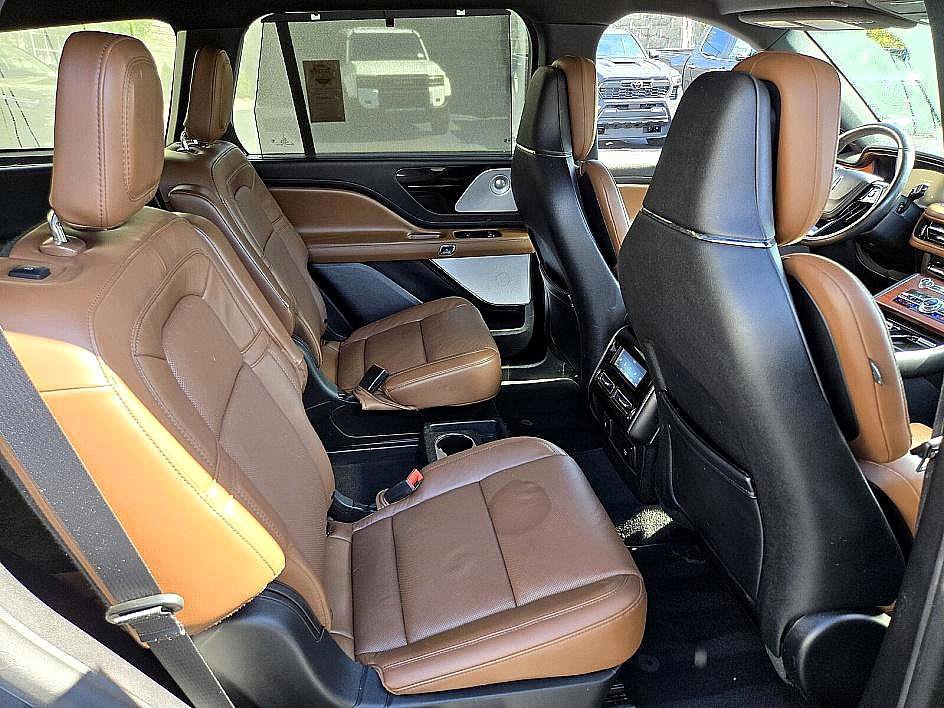 Used 2023 Lincoln Aviator Reserve w/ Equipment Group 201A image 17