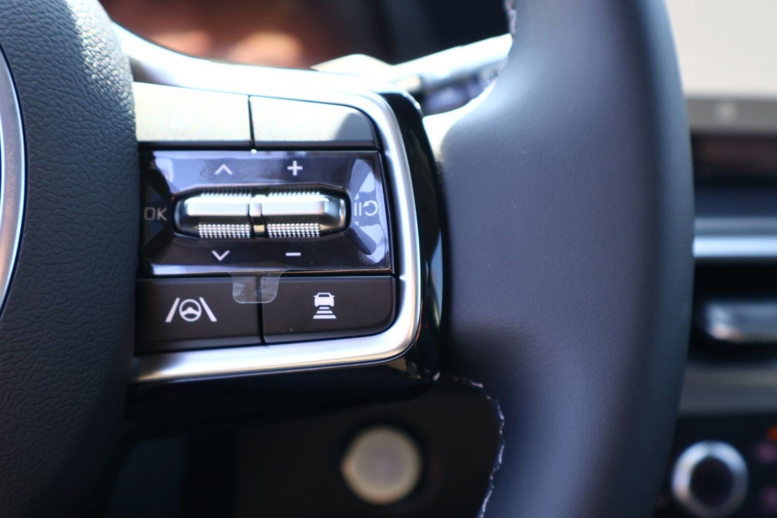 Used 2025 Kia Sorento S w/ Panoramic Sunroof Package image 28