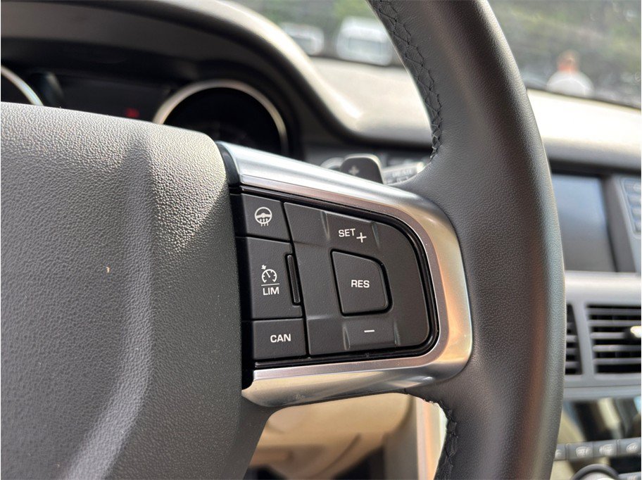 Used 2019 Land Rover Discovery Sport HSE AWD/4WD image 28