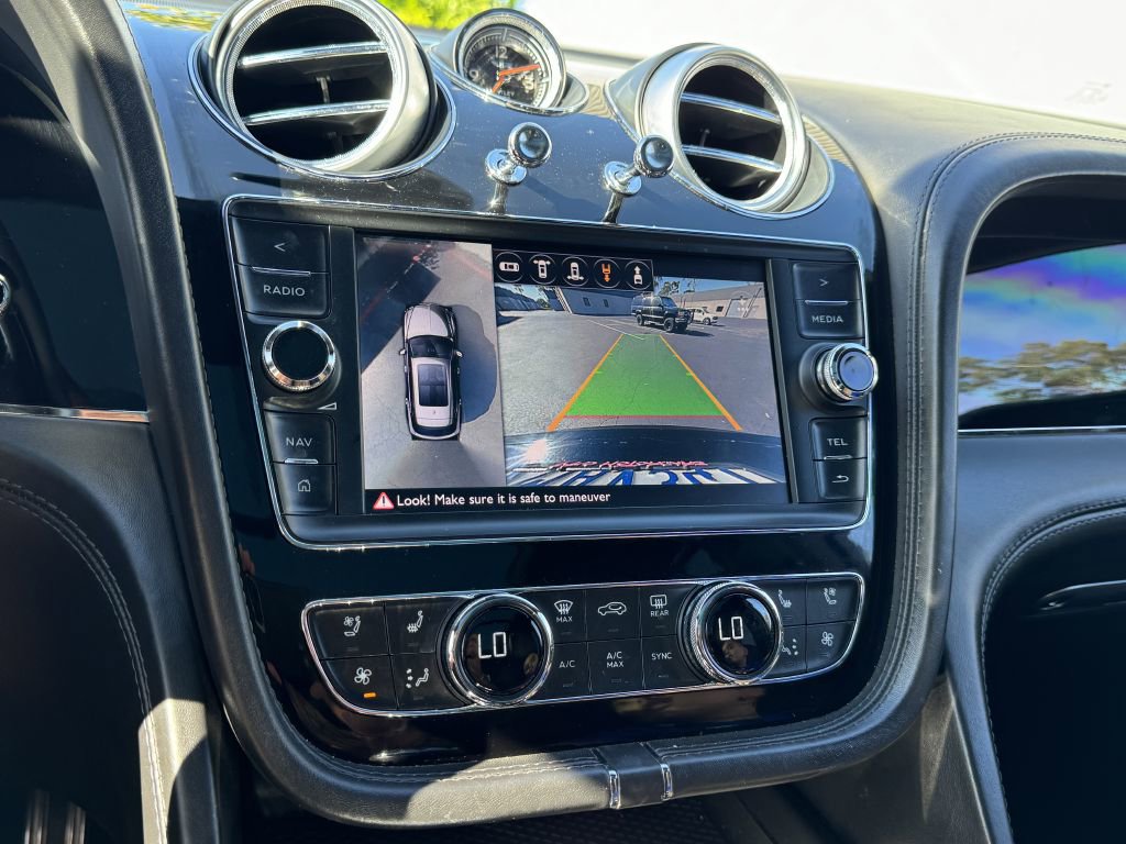Used 2017 Bentley Bentayga image 34