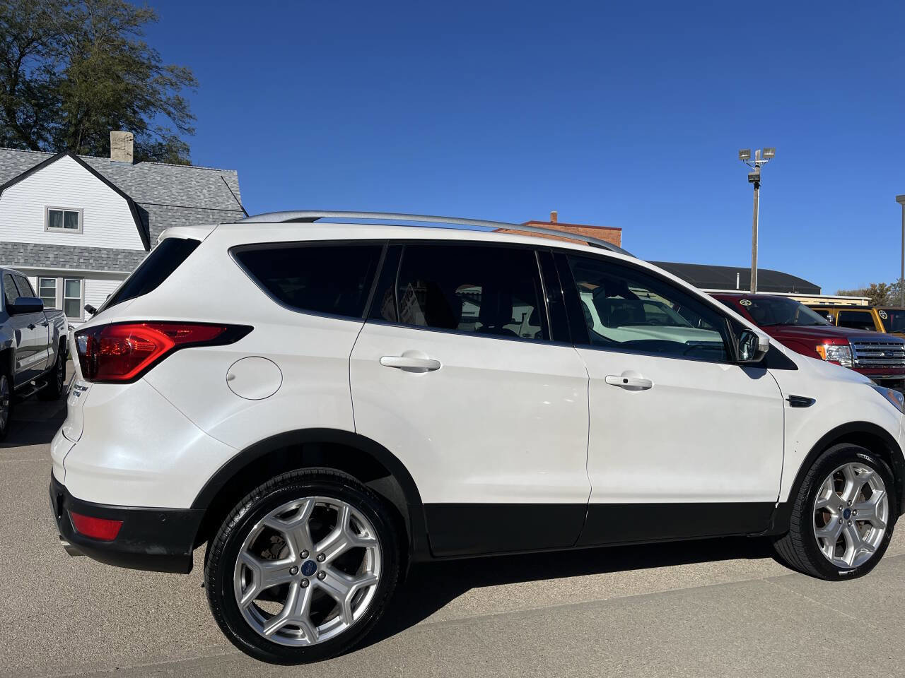 Used 2019 Ford Escape Titanium image 3