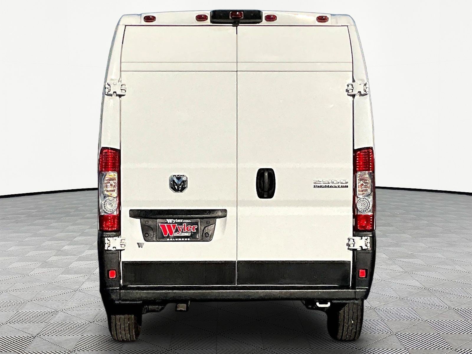 Used 2024 RAM ProMaster 2500 w/ Convenience Group FWD image 5