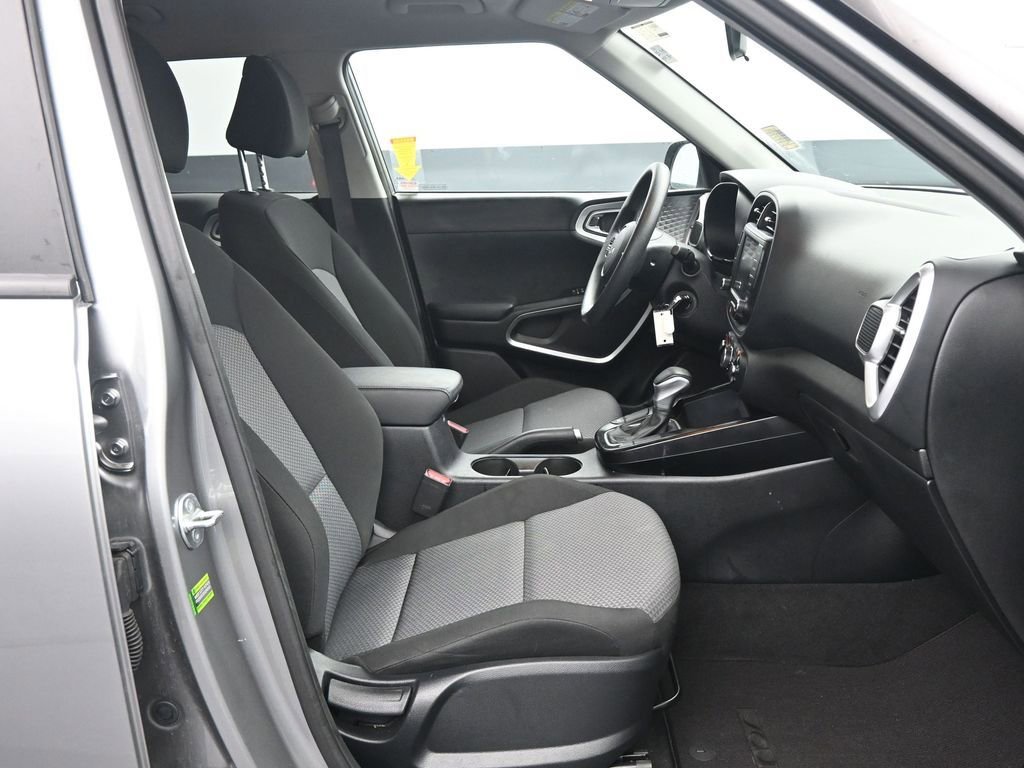 Used 2025 Kia Soul LX w/ LX Technology Package image 13