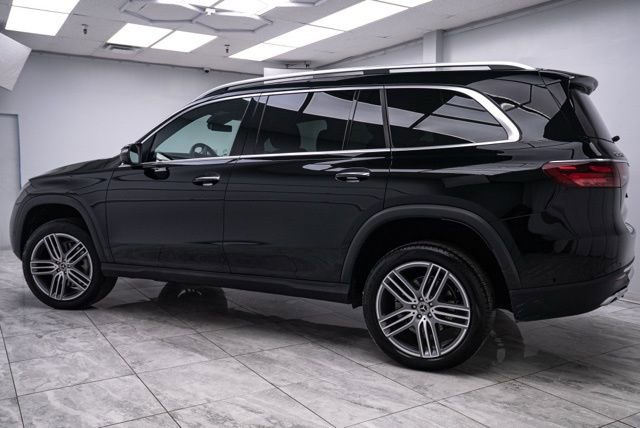 Used 2025 Mercedes-Benz GLS 450 4MATIC image 3