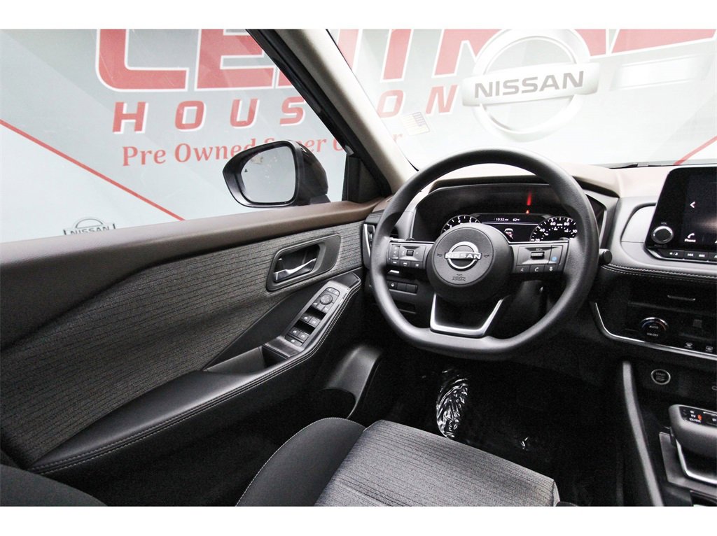 Used 2023 Nissan Rogue SV image 6