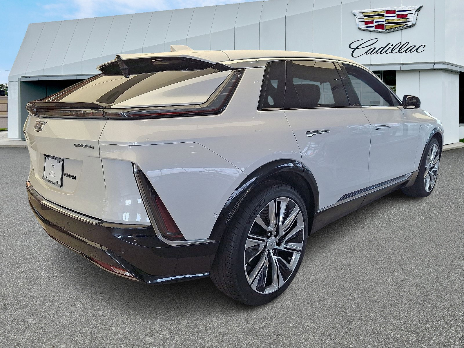 Used 2025 Cadillac Lyriq Luxury AWD/4WD image 6