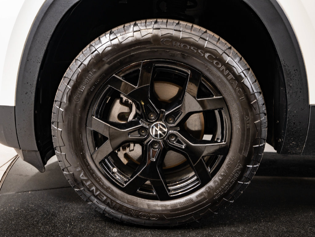 Used 2025 Volkswagen Atlas Peak Edition SE AWD/4WD image 13
