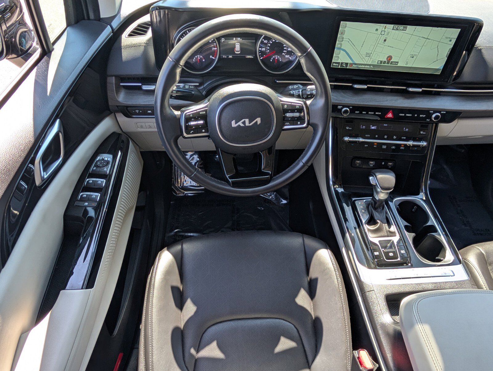 Used 2024 Kia Carnival EX image 13