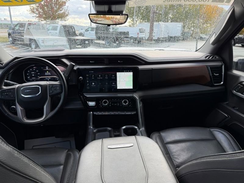 Used 2024 GMC Sierra 3500 Denali w/ Denali Reserve Package image 9