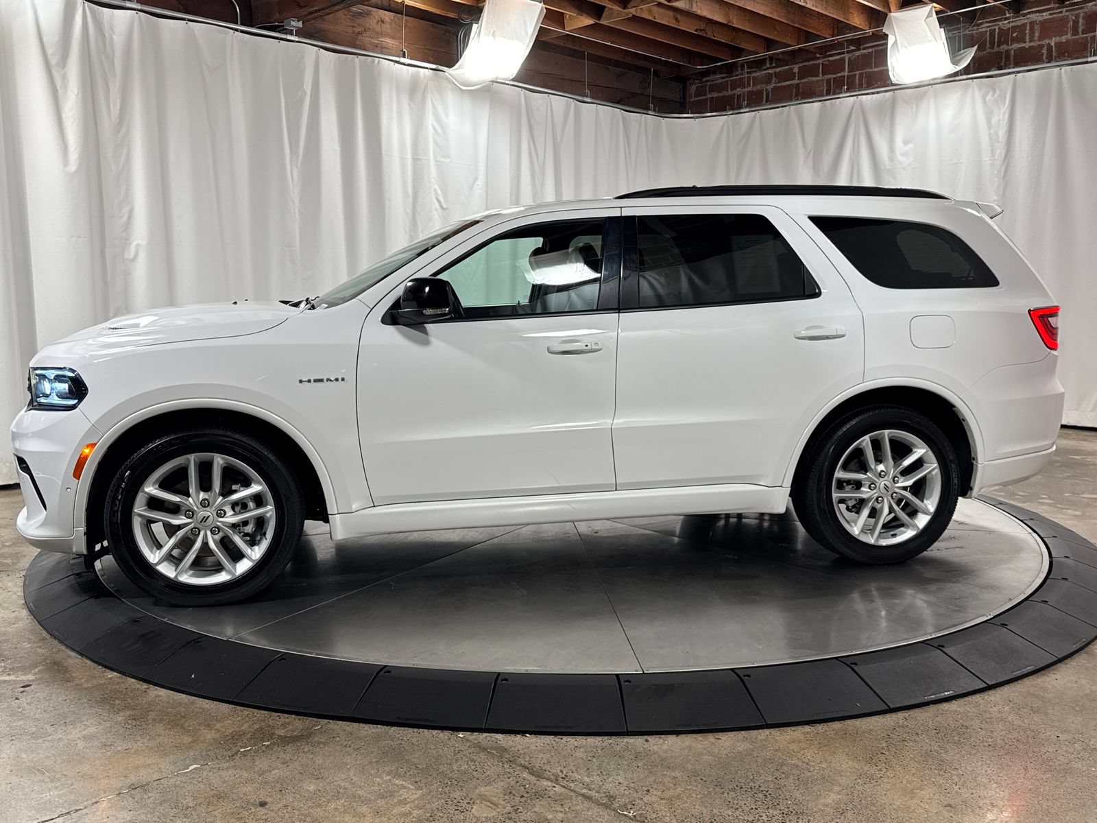Used 2025 Dodge Durango R/T AWD/4WD image 10